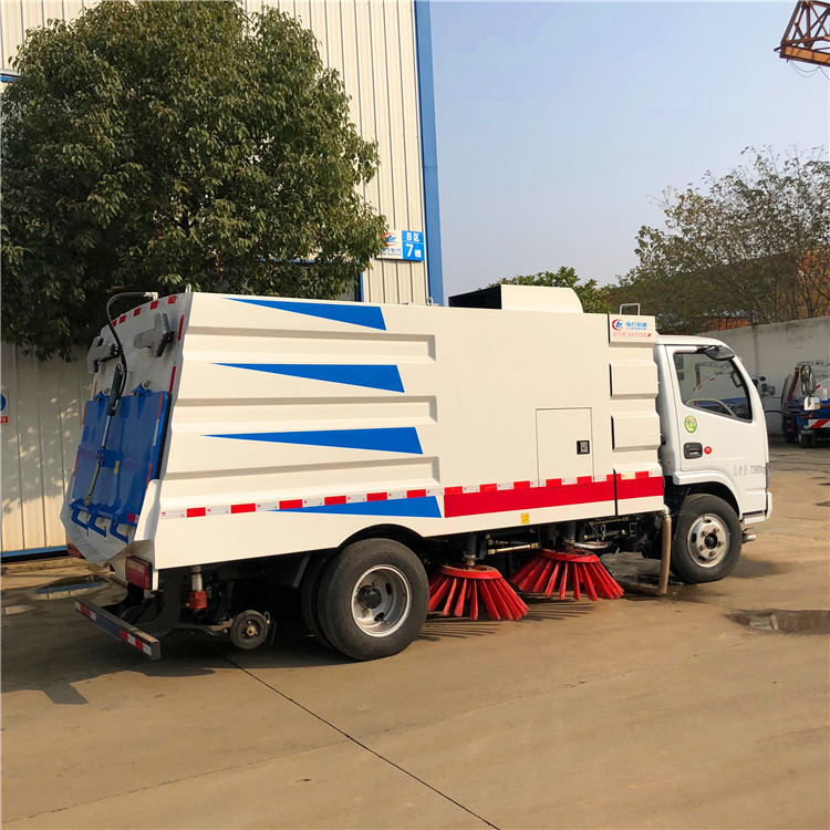 Дорожная машина для уборки Dongfeng 5000 литров Вакуумная машина для уборки улиц малого размера