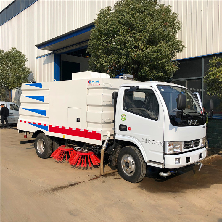 Дорожная машина для уборки Dongfeng 5000 литров Вакуумная машина для уборки улиц малого размера