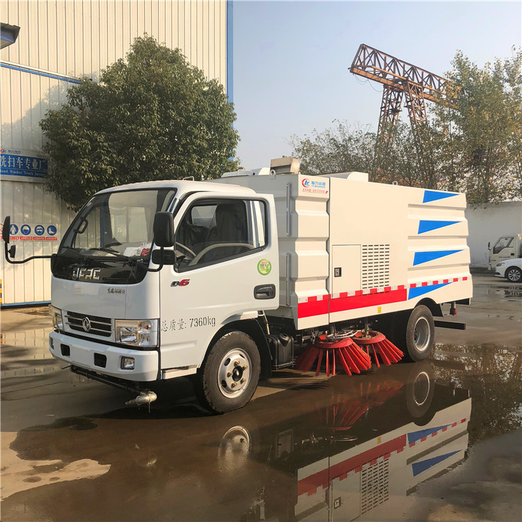 Дорожная машина для уборки Dongfeng 5000 литров Вакуумная машина для уборки улиц малого размера