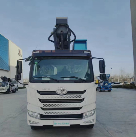 Деятельность большой возвышенности 190HP перевозит тележку на грузовиках рабочей платформы 45m установленную тележкой воздушную