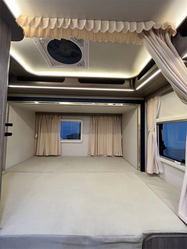 Путешественный трейлер RV Camper Motorhome Голый с воском от Roro Ship или Bulk Ship