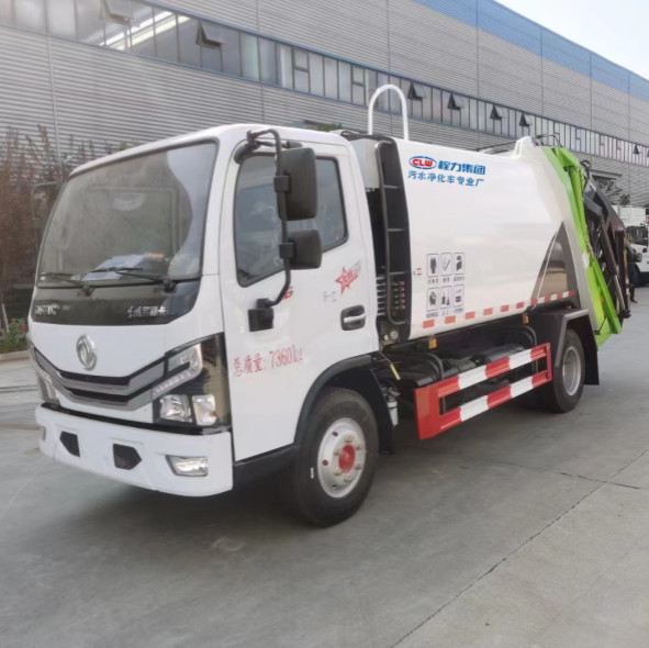 Китайская марка Dongfeng Малый компрессорный мусоровоз с 6,50-16 шинами и запасными