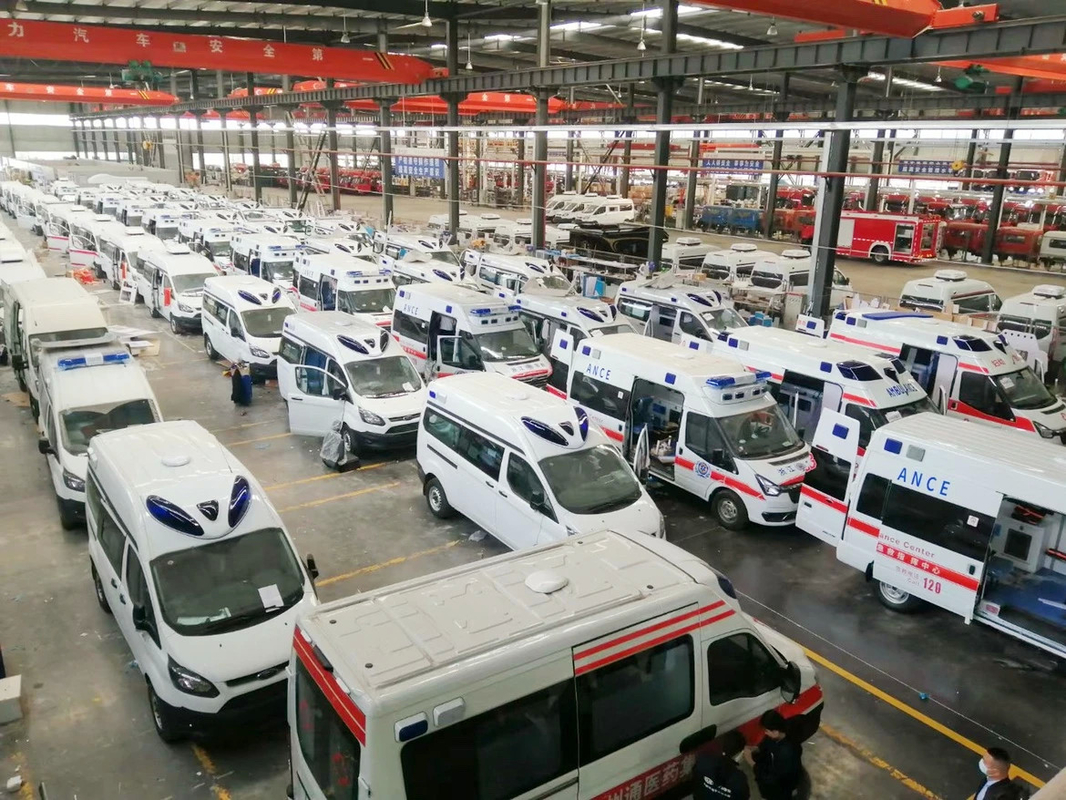 Автомобиль скорой помощи с стандартом выбросов Евро 5 массой 2970 кг