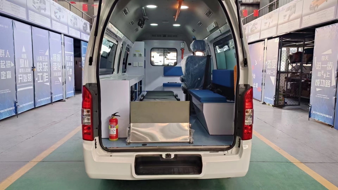 Автомобиль скорой помощи 130 км/ч Максимальная скорость Мобильная клиника транспортное средство с передней / задней подвеской 1320/1160 мм