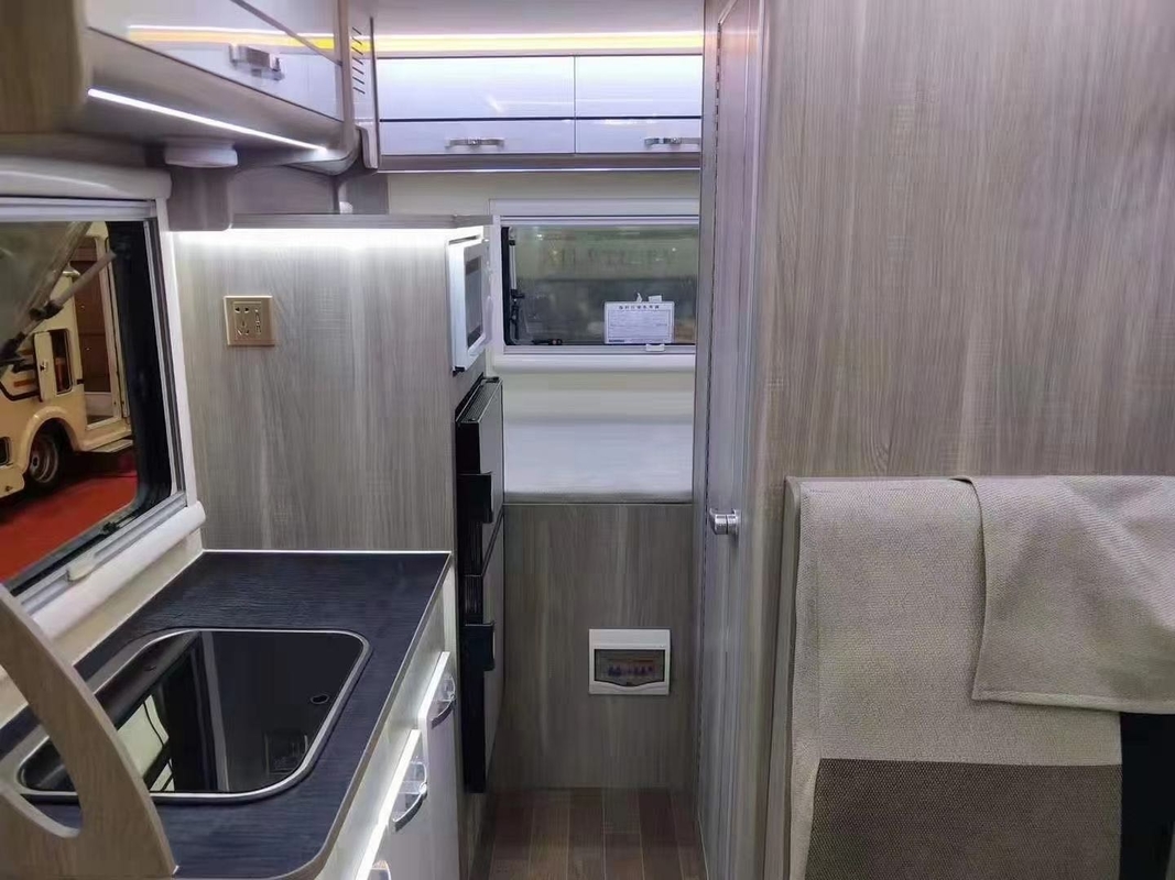 Караван автоматической передачи 4*2 Motorhome RV жилого фургона Yuejin Foton на открытом воздухе