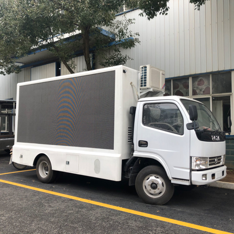 Dongfeng 4x2 под управлением мобильного грузовика со стеклянным осветительным коробком и наружным светодиодным экраном для рекламы